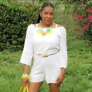 Meet your Posher, Elaine